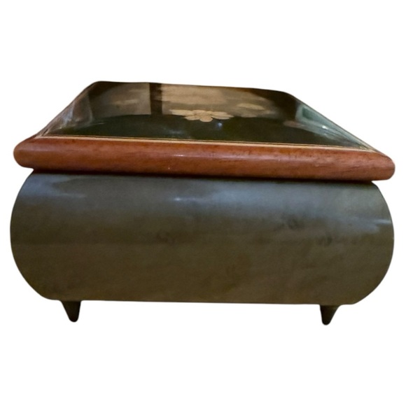 Vintage Rouge Swiss Musical Movement Jewelry  Box - Made in Italy - Picture 6 of 9